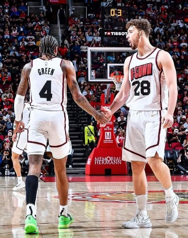 半岛平台-三战砍74分助队全胜！杰伦格林打脸火箭，乌度卡被拆穿|杰伦-格林|雄鹿|森贡|狄龙|体育赛事讨论_新浪体育_新浪新闻